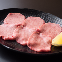 まずはやっぱり塩タンから♪上塩タン　1,408円(税込)